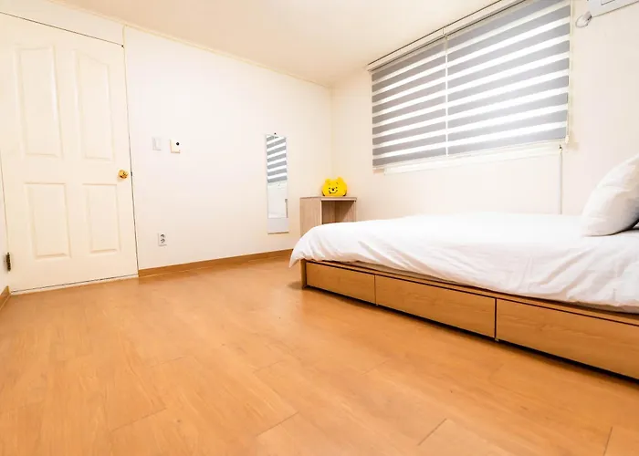 빌라 서울 홍대 야피게스트하우스 홍대입구역6번출구 큰집 2room 단독전체사용 *